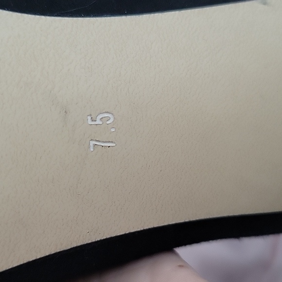 Neiman Marcus velvet shoes heeled - Picture 6 of 8